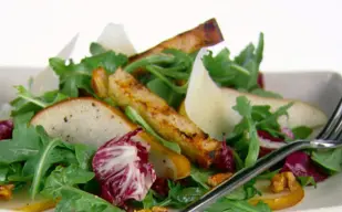 Ensalada de Pera con Rúcula, jamón y queso