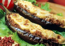 Berenjenas rellenas con queso mozzarella