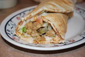 Shawarma de Pollo con Salsa Tahini