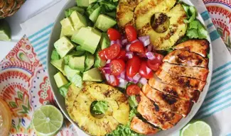 Ensalada de pollo tropical