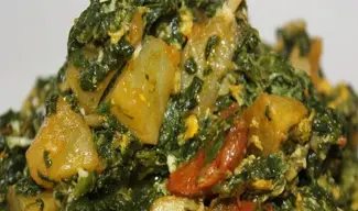 Espinacas con patatas al pimentón  dulce