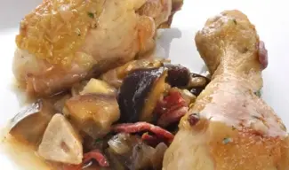 Muslos de pollo con verduras