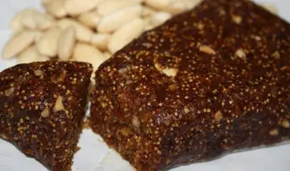 Pan de higos y almendras