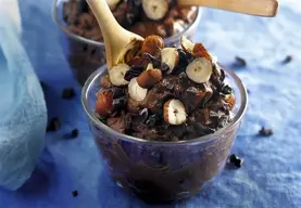 Postre de nibs de cacao y aguacate