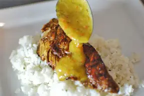 Suprema de pollo en salsa de maracuyá