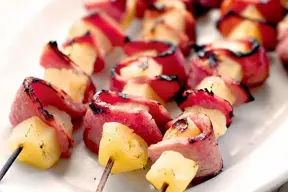 Brochetas de jamón y piña