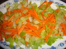 Ensalada de lechuga y zanahorias