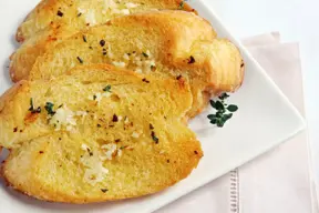 Pan con ajo y hierbas