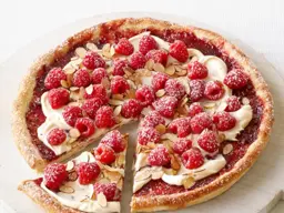 Pizza de frambuesas y almendras
