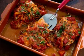 Bacalao al horno con cebolla y tomate fácil y rápido