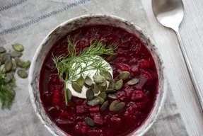 Sopa de remolacha y zanahoria con apio españa