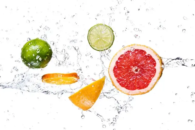 ¿El agua saborizada es tan saludable como