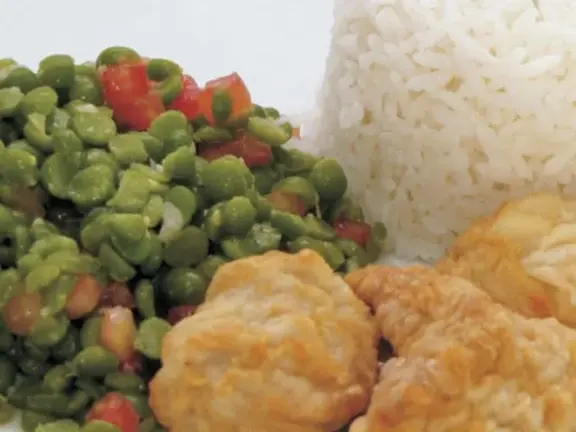 Arvejas y pescado rebozado