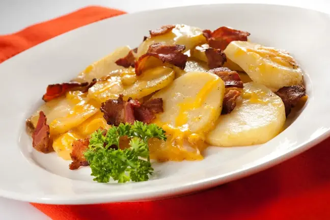 Asado de papas, cebolla y tocineta