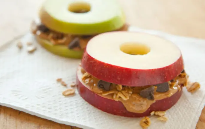 Snack de manzanas crocantes
