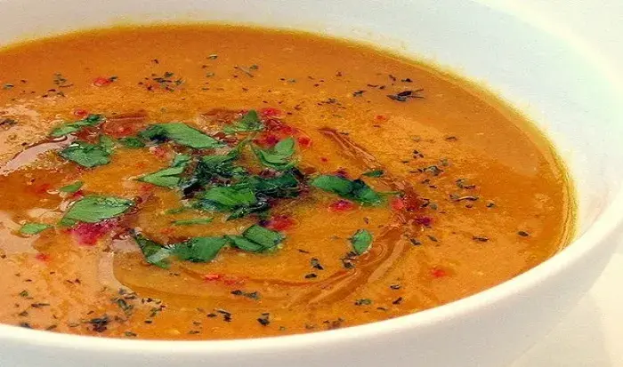 Sopa de lentejas rojas