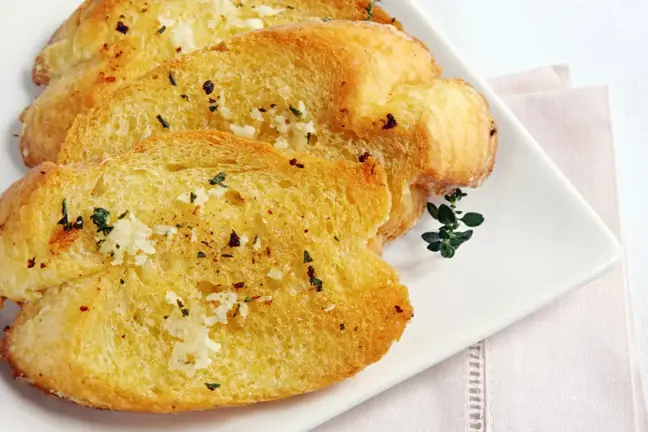 Pan con ajo y hierbas