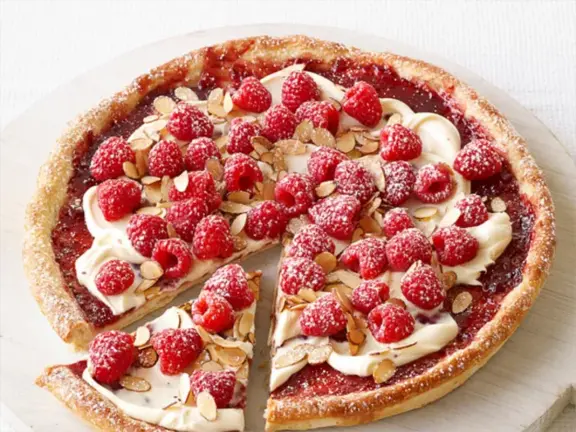 Pizza de frambuesas y almendras