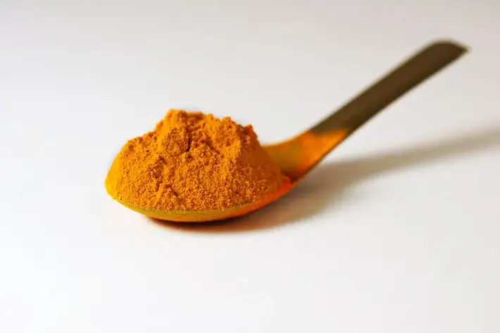 Cuchara con curcuma