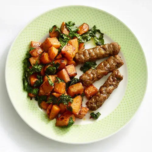 Papas-caseras-con-salchichas