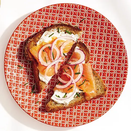 Tostada-de-salmon-ahumado