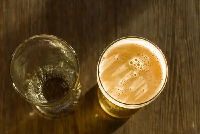 Cerveza compara con el agua