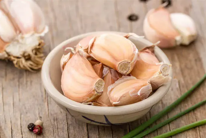 Nueve dientes de ajo