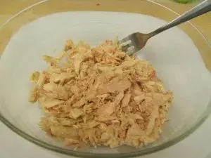 Ensalada de atún, maíz y queso