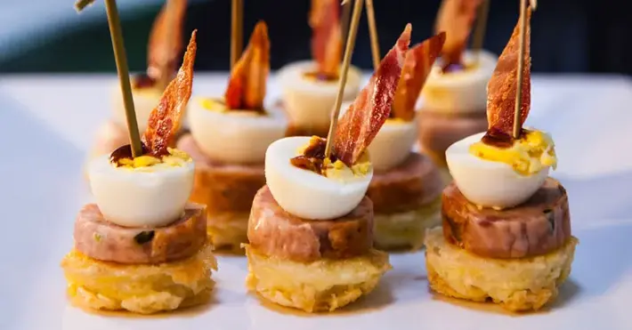 pinchos-huevos-de-codornis