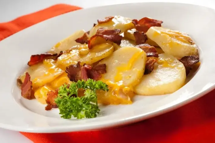 Asado de papas, cebolla y tocineta