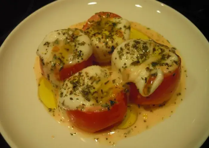 Tomates asados con queso