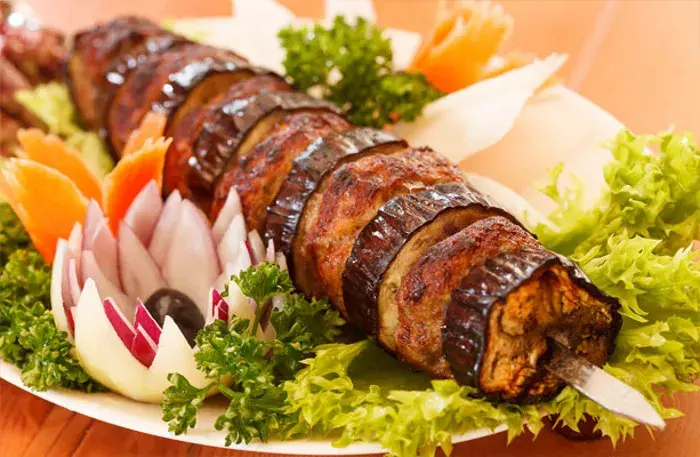 Brochetas de carne y berenjena