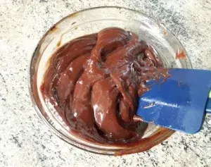 Postre de nibs de cacao y aguacate