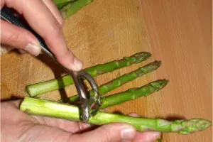 Esparragos limpiar