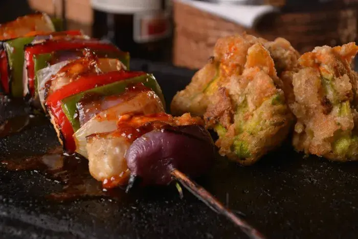 Brochetas mar y tierra