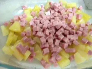 Ensalada de piñas y queso