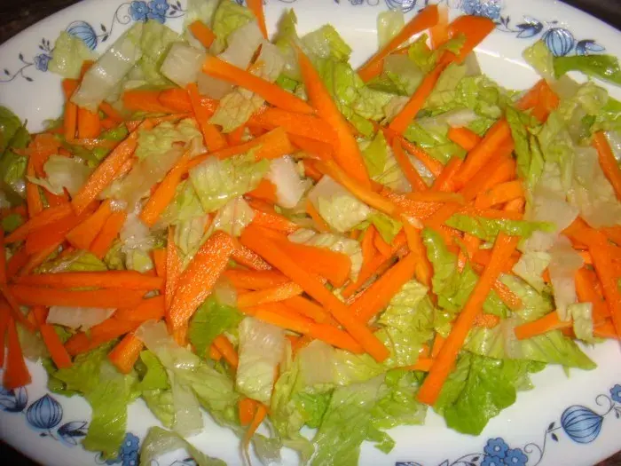 Ensalada de lechuga y zanahorias