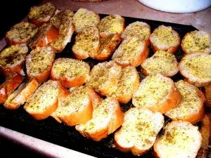 Pan con ajo y hierbas