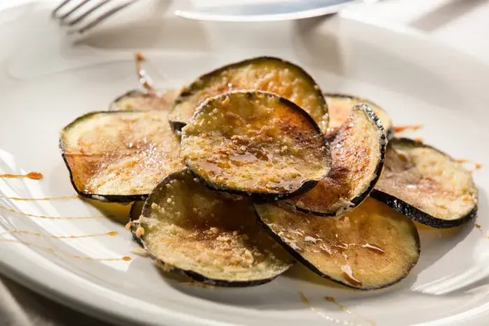 Berenjenas al horno con miel y pimienta
