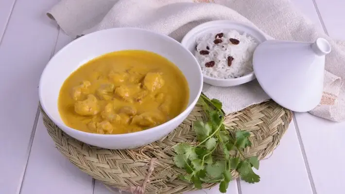 Salsa de curry con piña y coco