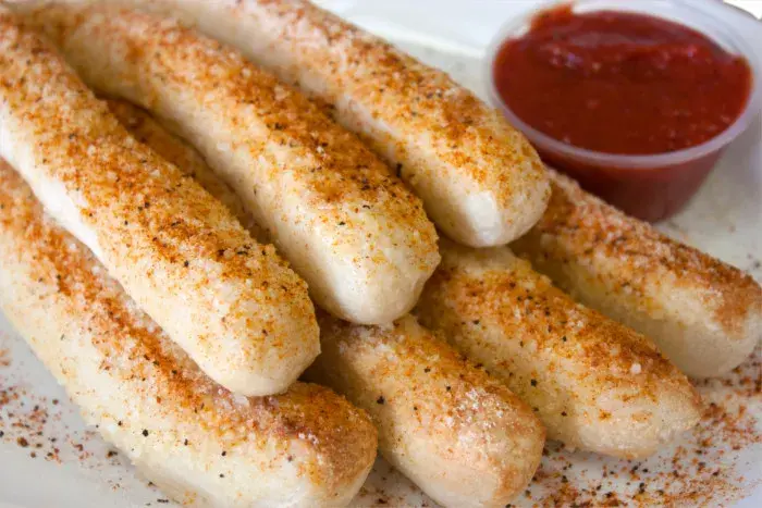 Palitos de pan italianos con ajo y parmesano