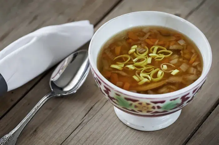 Sopa de verduras y cebada para activar el metabolismo