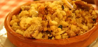 Snack de migas de pan con hierbas