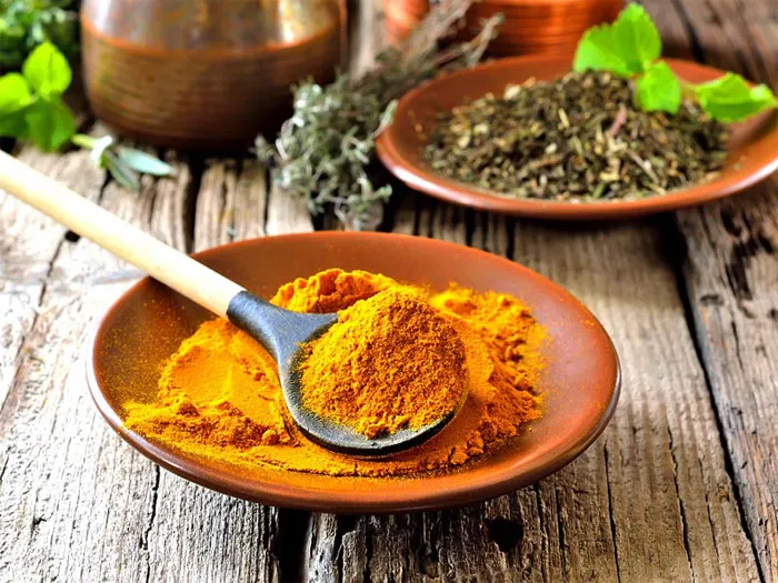 10 Sorprendentes beneficios de la Cúrcuma