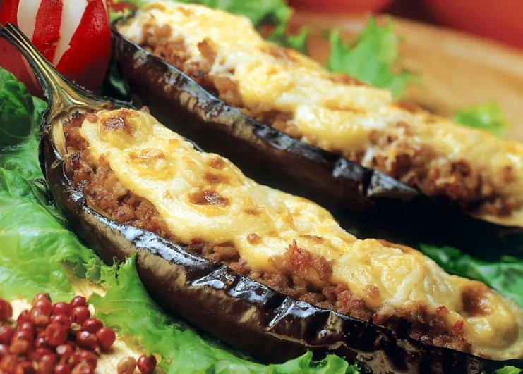 Berenjenas rellenas con queso mozzarella