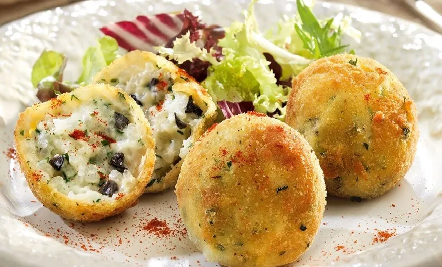 Buñuelitos de arroz y queso