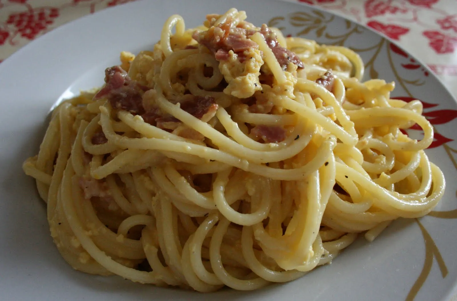 Pasta carbonara con panceta y choclo