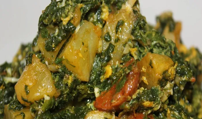 Espinacas con patatas al pimentón  dulce