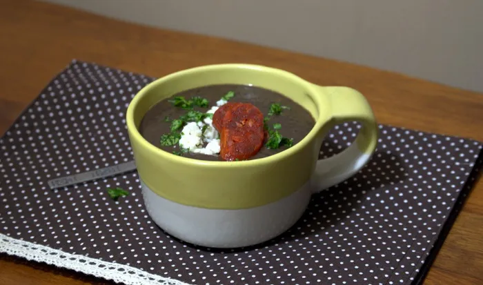 Puré de frijoles negros ahumado