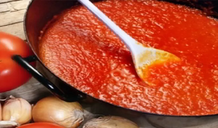 Salsa de maíz y tomate